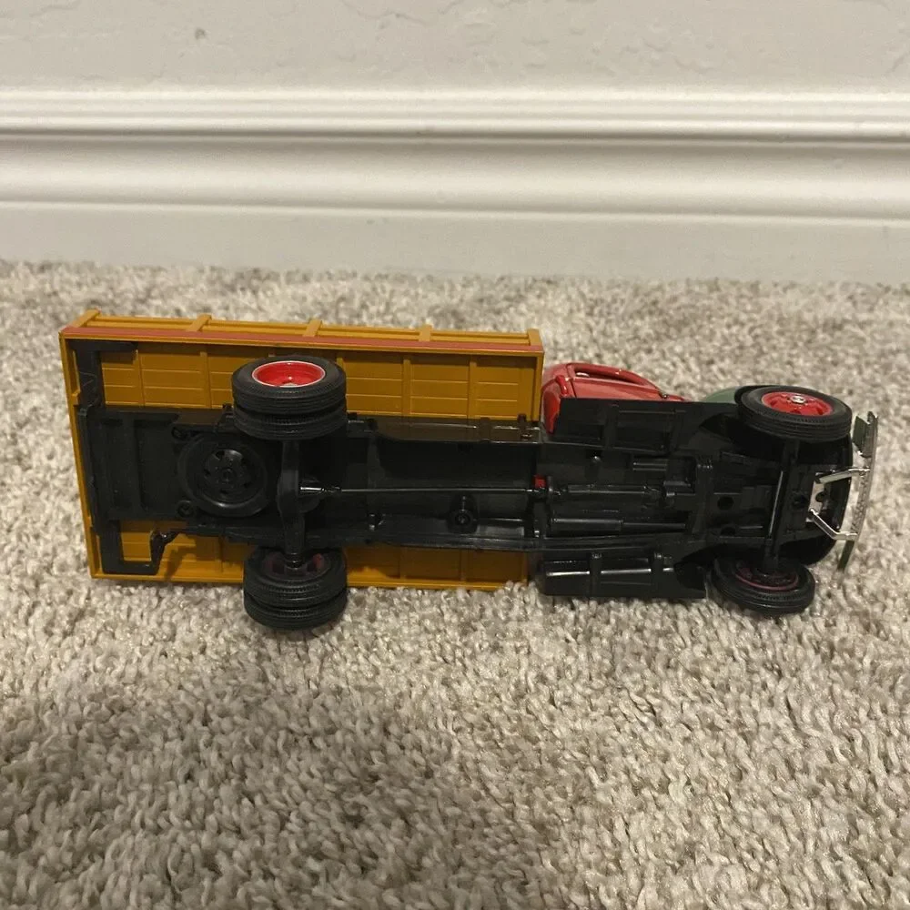 1941 CHEVY STAKE & PLATFORM TRUCK  1:32 scale National Motor Museum Mint